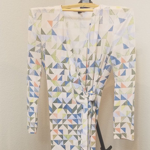 Adele Triangle print wrap dress - Picture 4 of 9